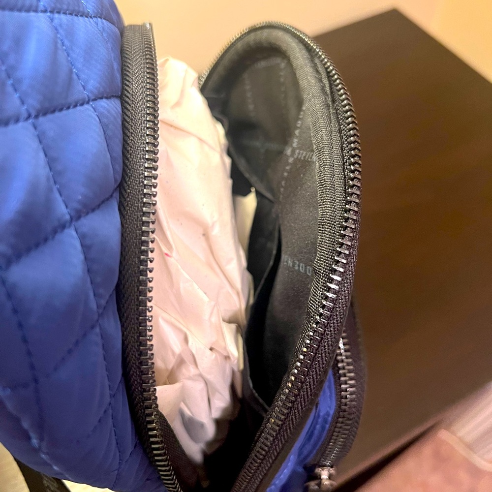 NWT nylon Steve Madden sling. .